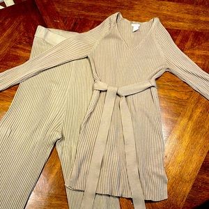 H&M Beige Ribbed Sweater Set